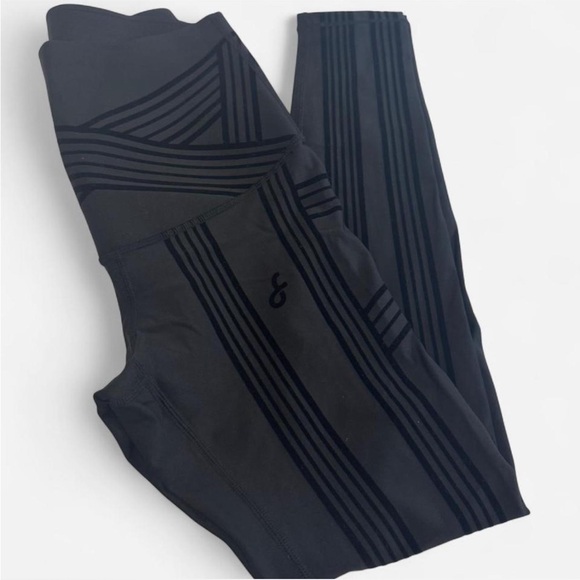 FANKA black PowerBand Resistance (Reversable Wear) Leggings Size M - Picture 3 of 7